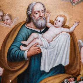 Fragment obrazu z przedstawieniem św. Józefa trzymającego w objęciach Dzieciątko Jezus.