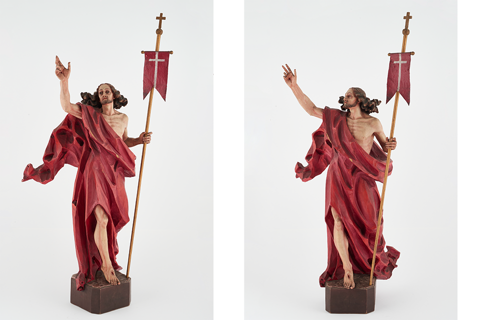 Dwa zdjęcia przedstawiające dwa ujęcia figury Chrystusa Zmartwychwstałego.
