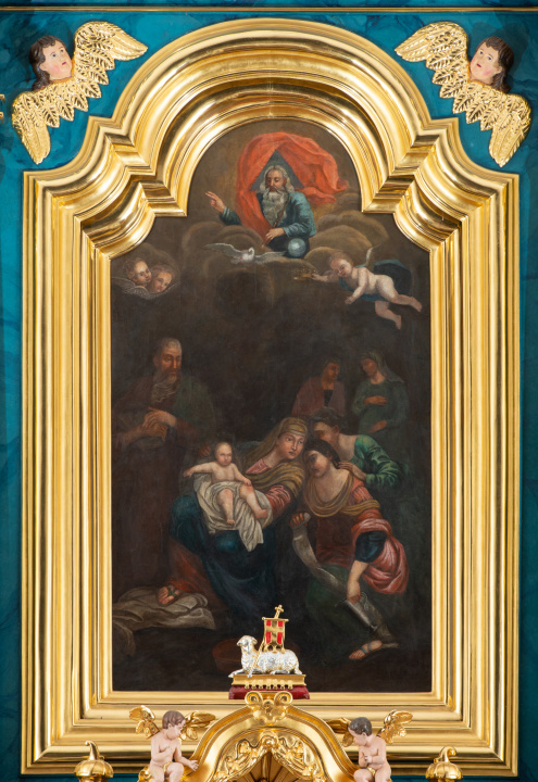 Obraz ołtarzowy z wieloosobową sceną narodzenia Marii. Na pierwszym planie trzy rozmawiające kobiety, z których jedna trzyma niemowlę. W tle św. Joachim oraz dwie dyskutujące postacie. Nad sceną unosi się Bóg Ojciec i gołębica Ducha Świętego pośród obłokó
