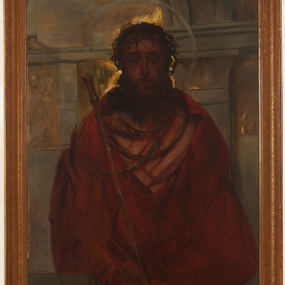 Obraz Ecce Homo. Pośrodku Chrystus ubrany w czerwony płaszcz z trzciną w dłoni i koroną cierniową na głowie.