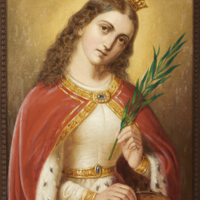 Obraz przedstawiający kobietę w półpostaci, z pochylona głową. Ubraną w białą suknię i płaszcz królewski, z koroną na głowie. W lewej dłoni trzyma liść palmy, prawą przytrzymuje drewniane koło.