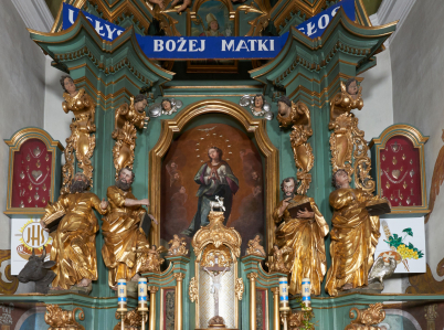 Zdjęcie ołtarza głównego w kościele w Gdowie.