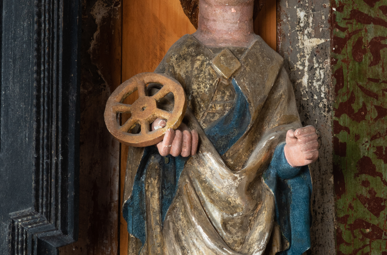 Zdjęcie 16. Rzeźba św. Katarzyna Aleksandryjska z kołem w prawej dłoni