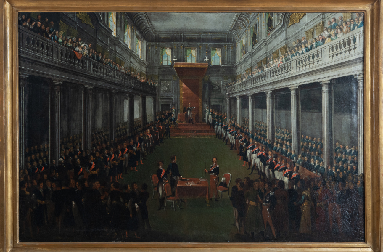Obraz przedstawiający pierwszy sejm Królestwa Polskiego w 1818 roku. W dużej sali kolumnowej zgromadzeni ustawieni po dwóch stronach obrazu.