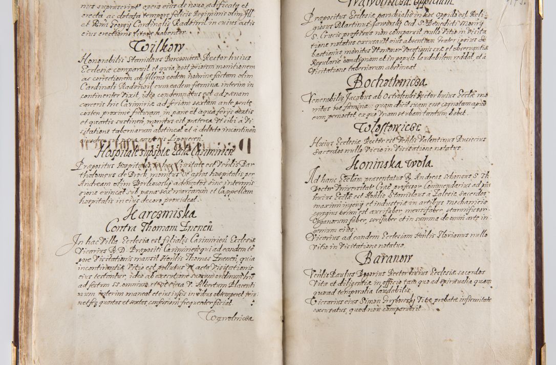 Zdjęcie nr 104 dla obiektu archiwalnego: Liber continens decreta executiva visitationum et alia ad correctionem et reformationem vitae et morum cleri pertinentia tempore fel. rec. R.D. Bernardi Maciejowski Cardinalis et episcopi Cracoviensis ac ducis Severiensis conscripta ex annis 1601 et sequent