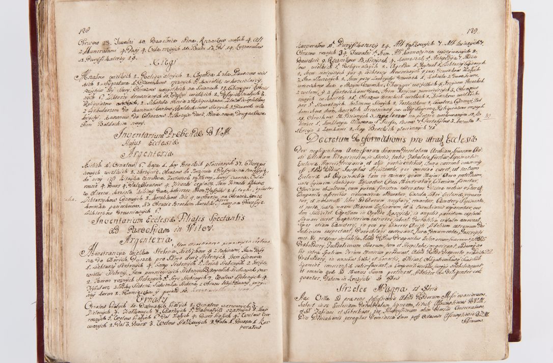 Zdjęcie nr 68 dla obiektu archiwalnego: Visitatio archidiaconatus Cracoviensis (Decanatus: Skalensis - 1727; Vitoviensis - 1727; Prossoviensis - 1728; Novi Montis - 1728; Scawinensis - 1729; Xsiążnensis - 1731; Woynicensis - 1731; Zatoriensis - 1729; Lipnicensis - 1730; Dobczycensis - 1730; Andreoviensis - 1731; Żyvecensis - 1732; Oswiemensis - 1732; Wielicensis - 1741; postea sequntur inventaria ecclesiarum decanatus Dobczycensis, Woynicensis, Andreoviensis) per R.D. Michaelem de Magna Kunice Kunicki, episcopum Arsiacensem, suffraganeum et archidiaconum Cracoviensem annis 1727 - 1741 peracta