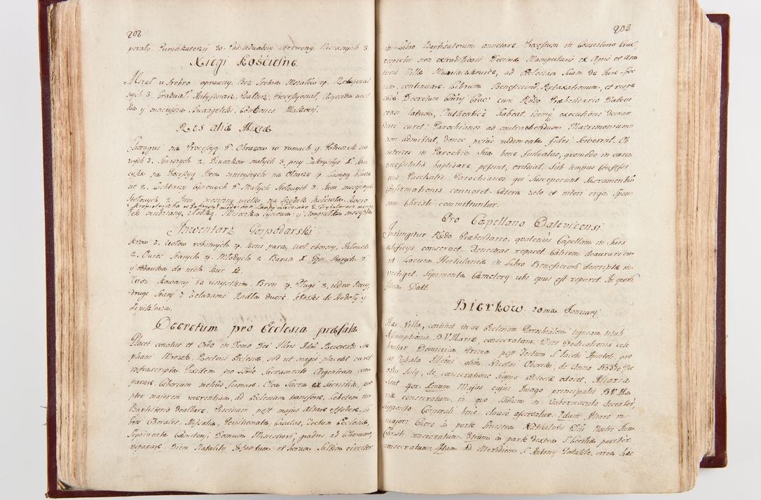 Zdjęcie nr 108 dla obiektu archiwalnego: Visitatio archidiaconatus Cracoviensis (Decanatus: Skalensis - 1727; Vitoviensis - 1727; Prossoviensis - 1728; Novi Montis - 1728; Scawinensis - 1729; Xsiążnensis - 1731; Woynicensis - 1731; Zatoriensis - 1729; Lipnicensis - 1730; Dobczycensis - 1730; Andreoviensis - 1731; Żyvecensis - 1732; Oswiemensis - 1732; Wielicensis - 1741; postea sequntur inventaria ecclesiarum decanatus Dobczycensis, Woynicensis, Andreoviensis) per R.D. Michaelem de Magna Kunice Kunicki, episcopum Arsiacensem, suffraganeum et archidiaconum Cracoviensem annis 1727 - 1741 peracta