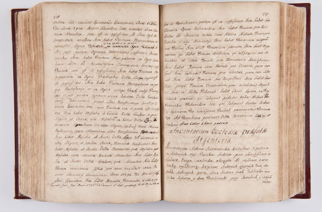 Zdjęcie nr 411 dla obiektu archiwalnego: Visitatio archidiaconatus Cracoviensis (Decanatus: Skalensis - 1727; Vitoviensis - 1727; Prossoviensis - 1728; Novi Montis - 1728; Scawinensis - 1729; Xsiążnensis - 1731; Woynicensis - 1731; Zatoriensis - 1729; Lipnicensis - 1730; Dobczycensis - 1730; Andreoviensis - 1731; Żyvecensis - 1732; Oswiemensis - 1732; Wielicensis - 1741; postea sequntur inventaria ecclesiarum decanatus Dobczycensis, Woynicensis, Andreoviensis) per R.D. Michaelem de Magna Kunice Kunicki, episcopum Arsiacensem, suffraganeum et archidiaconum Cracoviensem annis 1727 - 1741 peracta