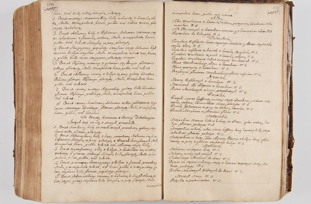 Zdjęcie nr 566 dla obiektu archiwalnego: Acta visitationis ecclesiarum parachialium tum capellarum - oratorium, hospitalium, confraternitatum ac aliorum piorum locorum intra et extra civitatem Cracoviensem consistentium, vigore litterarum specialis commissionis Cel. Principis et. R.D. Andrea Stanislai Kostka in Załuskie Załuski episcopi Cracoviensis ducis Severiensis, per Hyacinthum Łopacki canonicum et archipraesbyterum Cracoviensem, canonicum et archipraesbyterum Cracoviensem, canonicum Sandomieriensem, visitatorem a.D. 1748 et sequentii conscripta