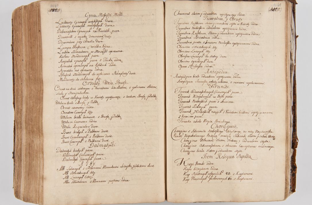 Zdjęcie nr 564 dla obiektu archiwalnego: Acta visitationis ecclesiarum parachialium tum capellarum - oratorium, hospitalium, confraternitatum ac aliorum piorum locorum intra et extra civitatem Cracoviensem consistentium, vigore litterarum specialis commissionis Cel. Principis et. R.D. Andrea Stanislai Kostka in Załuskie Załuski episcopi Cracoviensis ducis Severiensis, per Hyacinthum Łopacki canonicum et archipraesbyterum Cracoviensem, canonicum et archipraesbyterum Cracoviensem, canonicum Sandomieriensem, visitatorem a.D. 1748 et sequentii conscripta
