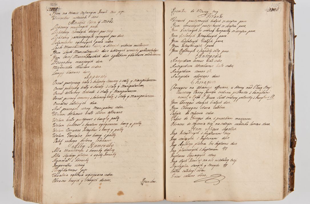 Zdjęcie nr 561 dla obiektu archiwalnego: Acta visitationis ecclesiarum parachialium tum capellarum - oratorium, hospitalium, confraternitatum ac aliorum piorum locorum intra et extra civitatem Cracoviensem consistentium, vigore litterarum specialis commissionis Cel. Principis et. R.D. Andrea Stanislai Kostka in Załuskie Załuski episcopi Cracoviensis ducis Severiensis, per Hyacinthum Łopacki canonicum et archipraesbyterum Cracoviensem, canonicum et archipraesbyterum Cracoviensem, canonicum Sandomieriensem, visitatorem a.D. 1748 et sequentii conscripta