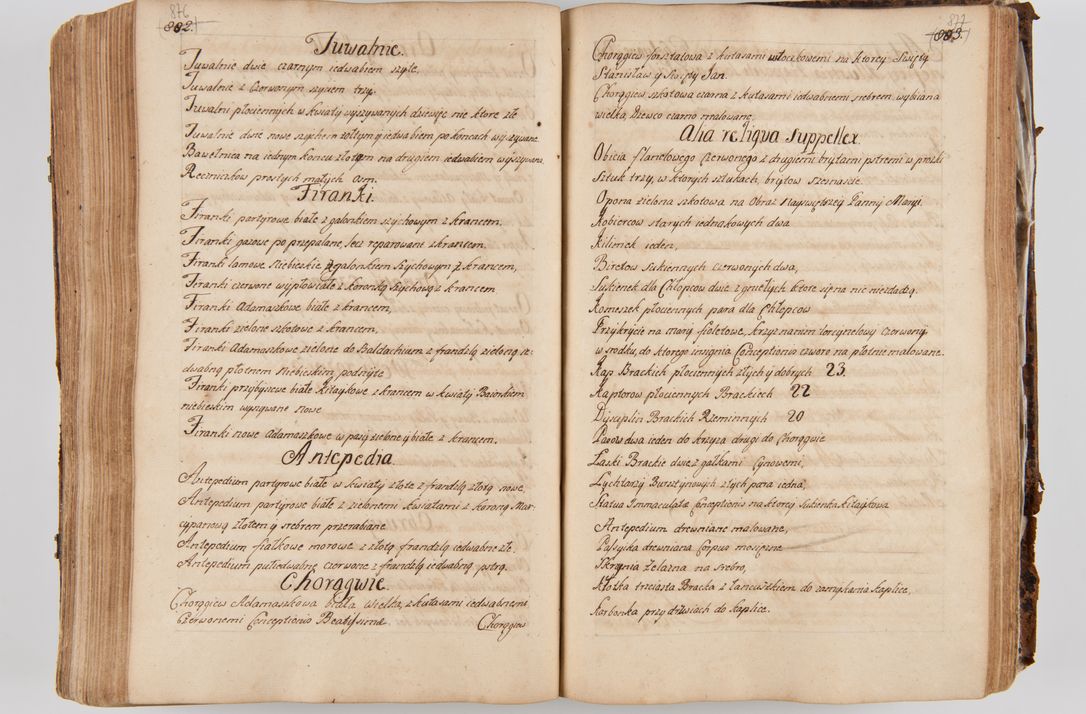 Zdjęcie nr 481 dla obiektu archiwalnego: Acta visitationis ecclesiarum parachialium tum capellarum - oratorium, hospitalium, confraternitatum ac aliorum piorum locorum intra et extra civitatem Cracoviensem consistentium, vigore litterarum specialis commissionis Cel. Principis et. R.D. Andrea Stanislai Kostka in Załuskie Załuski episcopi Cracoviensis ducis Severiensis, per Hyacinthum Łopacki canonicum et archipraesbyterum Cracoviensem, canonicum et archipraesbyterum Cracoviensem, canonicum Sandomieriensem, visitatorem a.D. 1748 et sequentii conscripta