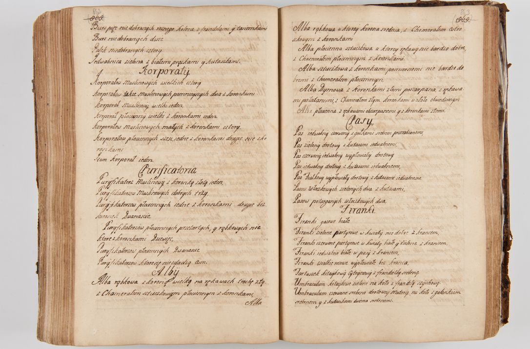 Zdjęcie nr 474 dla obiektu archiwalnego: Acta visitationis ecclesiarum parachialium tum capellarum - oratorium, hospitalium, confraternitatum ac aliorum piorum locorum intra et extra civitatem Cracoviensem consistentium, vigore litterarum specialis commissionis Cel. Principis et. R.D. Andrea Stanislai Kostka in Załuskie Załuski episcopi Cracoviensis ducis Severiensis, per Hyacinthum Łopacki canonicum et archipraesbyterum Cracoviensem, canonicum et archipraesbyterum Cracoviensem, canonicum Sandomieriensem, visitatorem a.D. 1748 et sequentii conscripta