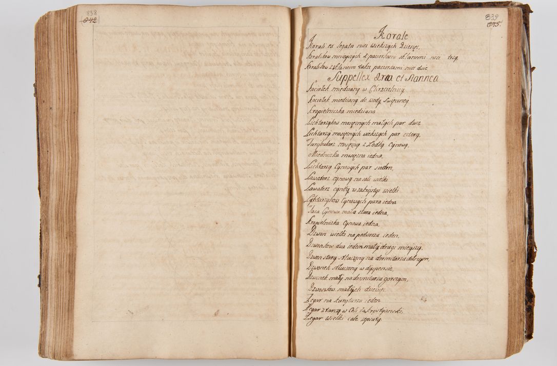 Zdjęcie nr 462 dla obiektu archiwalnego: Acta visitationis ecclesiarum parachialium tum capellarum - oratorium, hospitalium, confraternitatum ac aliorum piorum locorum intra et extra civitatem Cracoviensem consistentium, vigore litterarum specialis commissionis Cel. Principis et. R.D. Andrea Stanislai Kostka in Załuskie Załuski episcopi Cracoviensis ducis Severiensis, per Hyacinthum Łopacki canonicum et archipraesbyterum Cracoviensem, canonicum et archipraesbyterum Cracoviensem, canonicum Sandomieriensem, visitatorem a.D. 1748 et sequentii conscripta