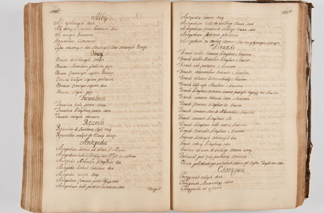 Zdjęcie nr 453 dla obiektu archiwalnego: Acta visitationis ecclesiarum parachialium tum capellarum - oratorium, hospitalium, confraternitatum ac aliorum piorum locorum intra et extra civitatem Cracoviensem consistentium, vigore litterarum specialis commissionis Cel. Principis et. R.D. Andrea Stanislai Kostka in Załuskie Załuski episcopi Cracoviensis ducis Severiensis, per Hyacinthum Łopacki canonicum et archipraesbyterum Cracoviensem, canonicum et archipraesbyterum Cracoviensem, canonicum Sandomieriensem, visitatorem a.D. 1748 et sequentii conscripta