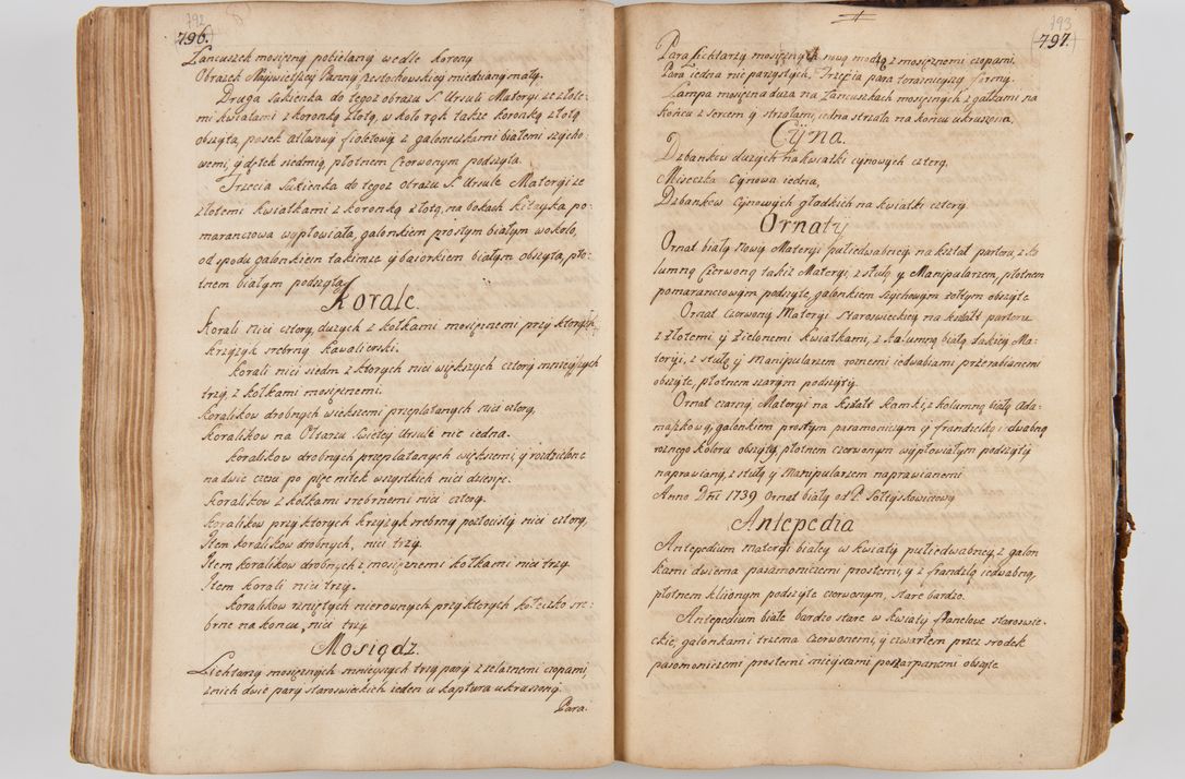 Zdjęcie nr 437 dla obiektu archiwalnego: Acta visitationis ecclesiarum parachialium tum capellarum - oratorium, hospitalium, confraternitatum ac aliorum piorum locorum intra et extra civitatem Cracoviensem consistentium, vigore litterarum specialis commissionis Cel. Principis et. R.D. Andrea Stanislai Kostka in Załuskie Załuski episcopi Cracoviensis ducis Severiensis, per Hyacinthum Łopacki canonicum et archipraesbyterum Cracoviensem, canonicum et archipraesbyterum Cracoviensem, canonicum Sandomieriensem, visitatorem a.D. 1748 et sequentii conscripta