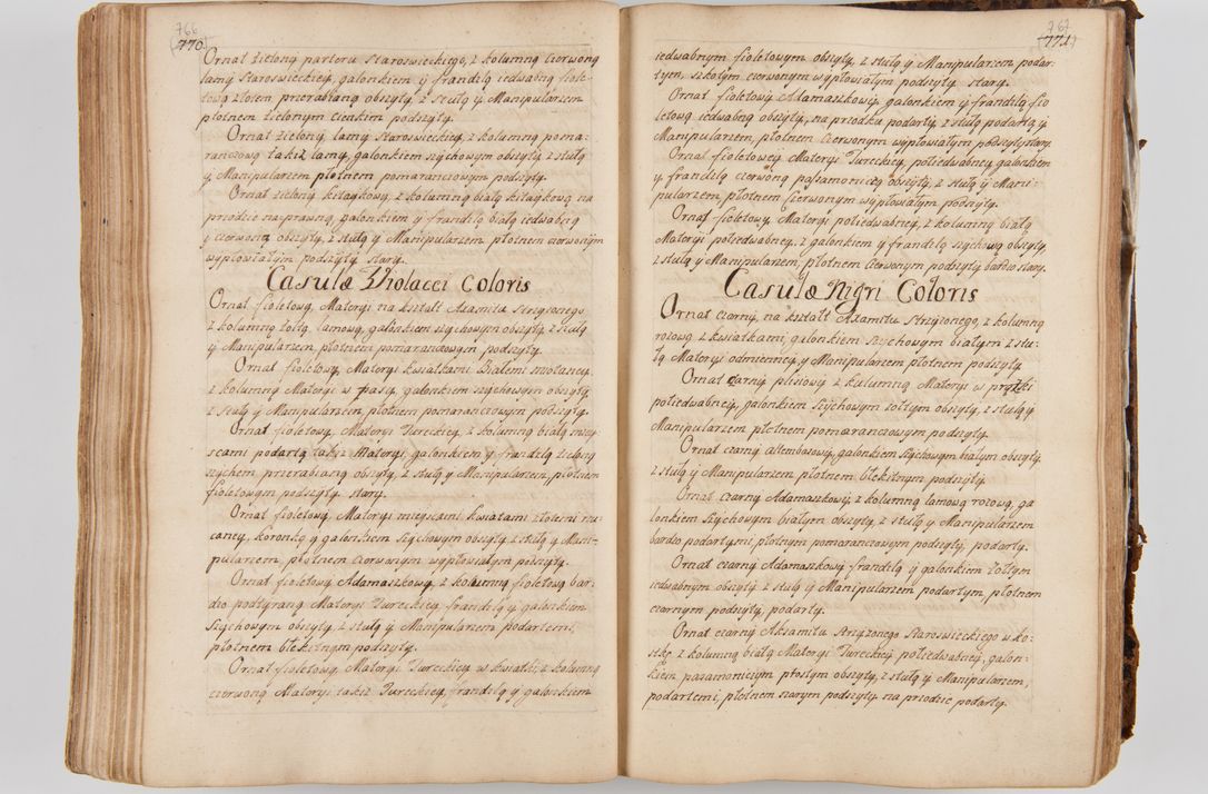 Zdjęcie nr 423 dla obiektu archiwalnego: Acta visitationis ecclesiarum parachialium tum capellarum - oratorium, hospitalium, confraternitatum ac aliorum piorum locorum intra et extra civitatem Cracoviensem consistentium, vigore litterarum specialis commissionis Cel. Principis et. R.D. Andrea Stanislai Kostka in Załuskie Załuski episcopi Cracoviensis ducis Severiensis, per Hyacinthum Łopacki canonicum et archipraesbyterum Cracoviensem, canonicum et archipraesbyterum Cracoviensem, canonicum Sandomieriensem, visitatorem a.D. 1748 et sequentii conscripta