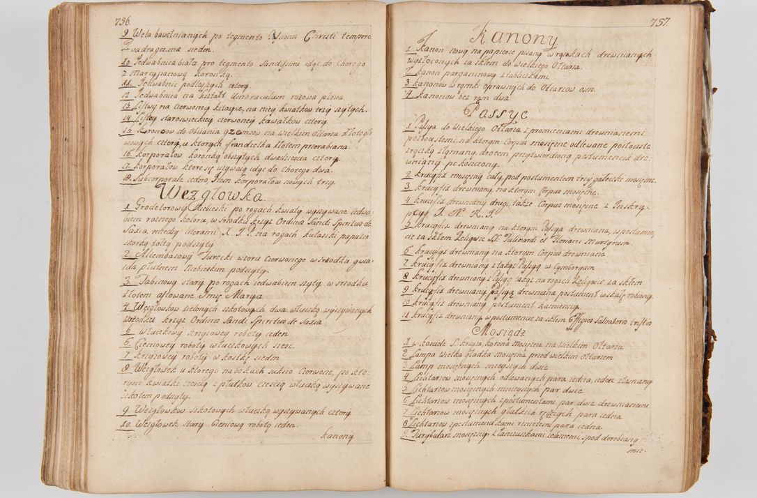 Zdjęcie nr 418 dla obiektu archiwalnego: Acta visitationis ecclesiarum parachialium tum capellarum - oratorium, hospitalium, confraternitatum ac aliorum piorum locorum intra et extra civitatem Cracoviensem consistentium, vigore litterarum specialis commissionis Cel. Principis et. R.D. Andrea Stanislai Kostka in Załuskie Załuski episcopi Cracoviensis ducis Severiensis, per Hyacinthum Łopacki canonicum et archipraesbyterum Cracoviensem, canonicum et archipraesbyterum Cracoviensem, canonicum Sandomieriensem, visitatorem a.D. 1748 et sequentii conscripta