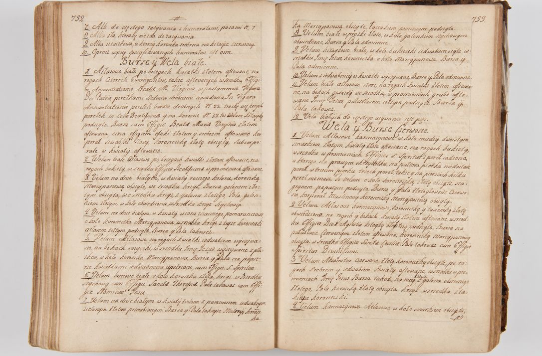 Zdjęcie nr 416 dla obiektu archiwalnego: Acta visitationis ecclesiarum parachialium tum capellarum - oratorium, hospitalium, confraternitatum ac aliorum piorum locorum intra et extra civitatem Cracoviensem consistentium, vigore litterarum specialis commissionis Cel. Principis et. R.D. Andrea Stanislai Kostka in Załuskie Załuski episcopi Cracoviensis ducis Severiensis, per Hyacinthum Łopacki canonicum et archipraesbyterum Cracoviensem, canonicum et archipraesbyterum Cracoviensem, canonicum Sandomieriensem, visitatorem a.D. 1748 et sequentii conscripta