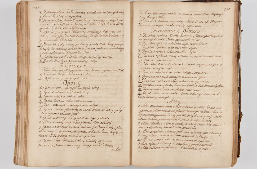 Zdjęcie nr 415 dla obiektu archiwalnego: Acta visitationis ecclesiarum parachialium tum capellarum - oratorium, hospitalium, confraternitatum ac aliorum piorum locorum intra et extra civitatem Cracoviensem consistentium, vigore litterarum specialis commissionis Cel. Principis et. R.D. Andrea Stanislai Kostka in Załuskie Załuski episcopi Cracoviensis ducis Severiensis, per Hyacinthum Łopacki canonicum et archipraesbyterum Cracoviensem, canonicum et archipraesbyterum Cracoviensem, canonicum Sandomieriensem, visitatorem a.D. 1748 et sequentii conscripta