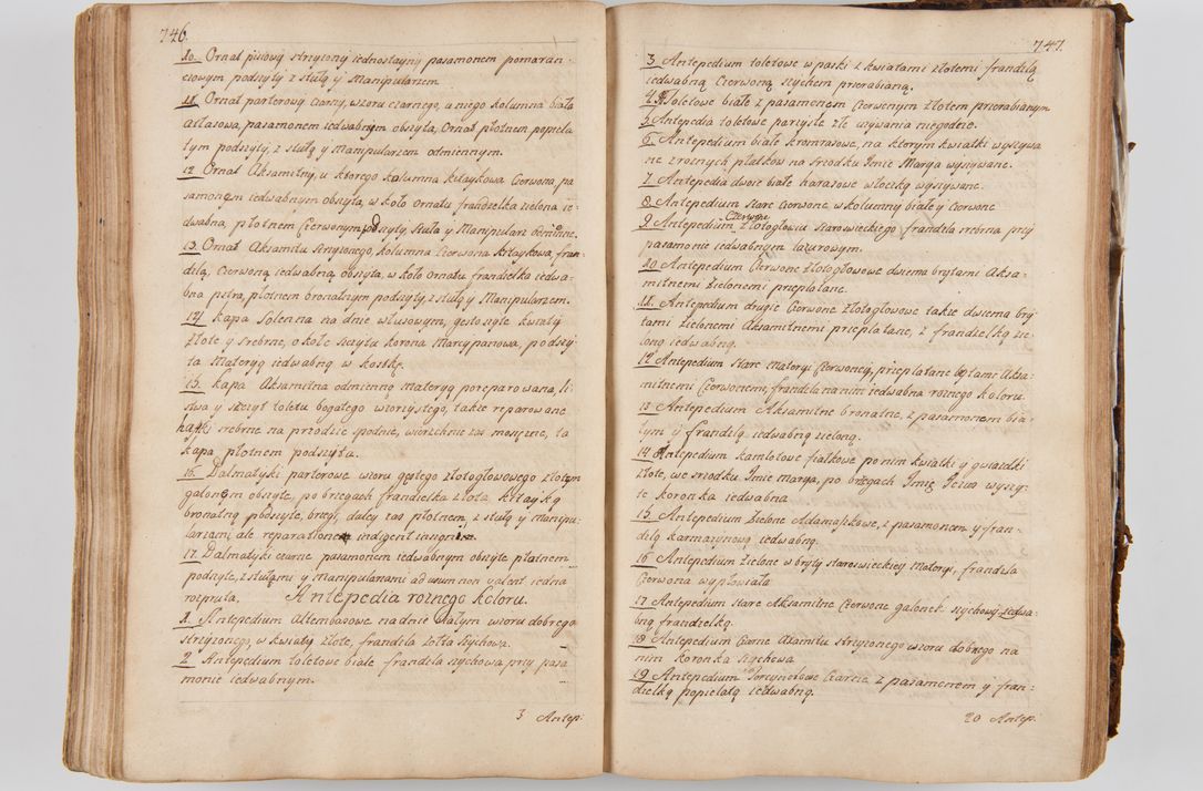 Zdjęcie nr 413 dla obiektu archiwalnego: Acta visitationis ecclesiarum parachialium tum capellarum - oratorium, hospitalium, confraternitatum ac aliorum piorum locorum intra et extra civitatem Cracoviensem consistentium, vigore litterarum specialis commissionis Cel. Principis et. R.D. Andrea Stanislai Kostka in Załuskie Załuski episcopi Cracoviensis ducis Severiensis, per Hyacinthum Łopacki canonicum et archipraesbyterum Cracoviensem, canonicum et archipraesbyterum Cracoviensem, canonicum Sandomieriensem, visitatorem a.D. 1748 et sequentii conscripta