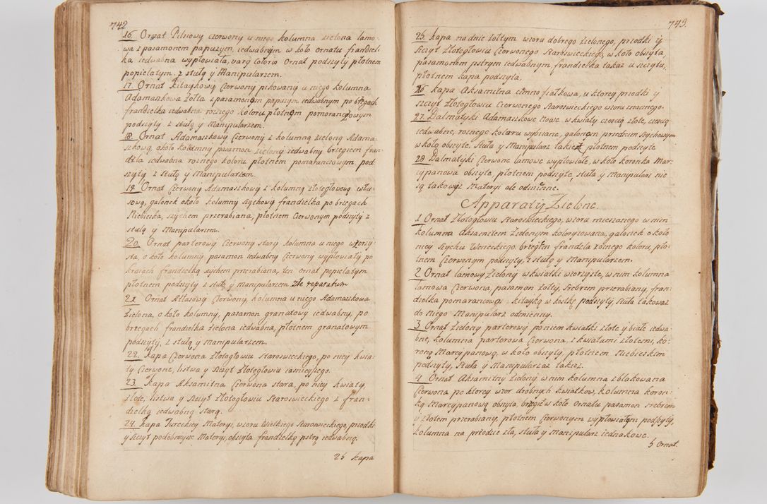 Zdjęcie nr 410 dla obiektu archiwalnego: Acta visitationis ecclesiarum parachialium tum capellarum - oratorium, hospitalium, confraternitatum ac aliorum piorum locorum intra et extra civitatem Cracoviensem consistentium, vigore litterarum specialis commissionis Cel. Principis et. R.D. Andrea Stanislai Kostka in Załuskie Załuski episcopi Cracoviensis ducis Severiensis, per Hyacinthum Łopacki canonicum et archipraesbyterum Cracoviensem, canonicum et archipraesbyterum Cracoviensem, canonicum Sandomieriensem, visitatorem a.D. 1748 et sequentii conscripta
