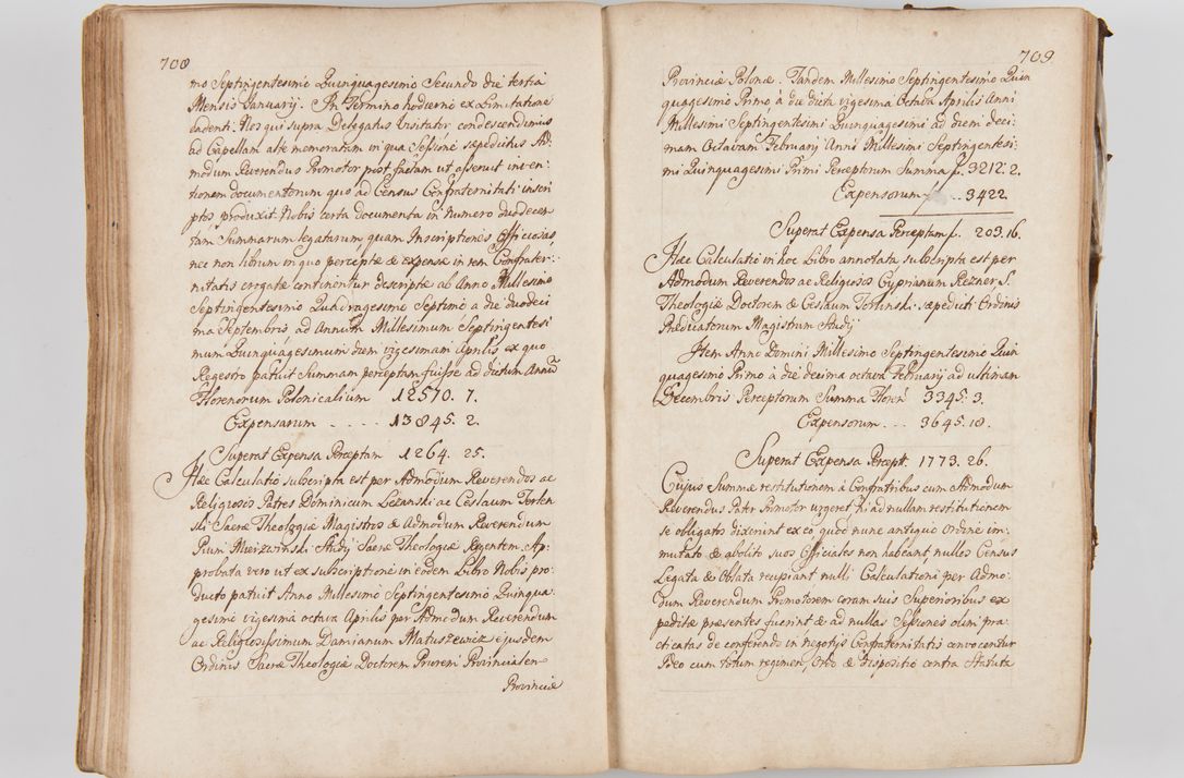 Zdjęcie nr 392 dla obiektu archiwalnego: Acta visitationis ecclesiarum parachialium tum capellarum - oratorium, hospitalium, confraternitatum ac aliorum piorum locorum intra et extra civitatem Cracoviensem consistentium, vigore litterarum specialis commissionis Cel. Principis et. R.D. Andrea Stanislai Kostka in Załuskie Załuski episcopi Cracoviensis ducis Severiensis, per Hyacinthum Łopacki canonicum et archipraesbyterum Cracoviensem, canonicum et archipraesbyterum Cracoviensem, canonicum Sandomieriensem, visitatorem a.D. 1748 et sequentii conscripta