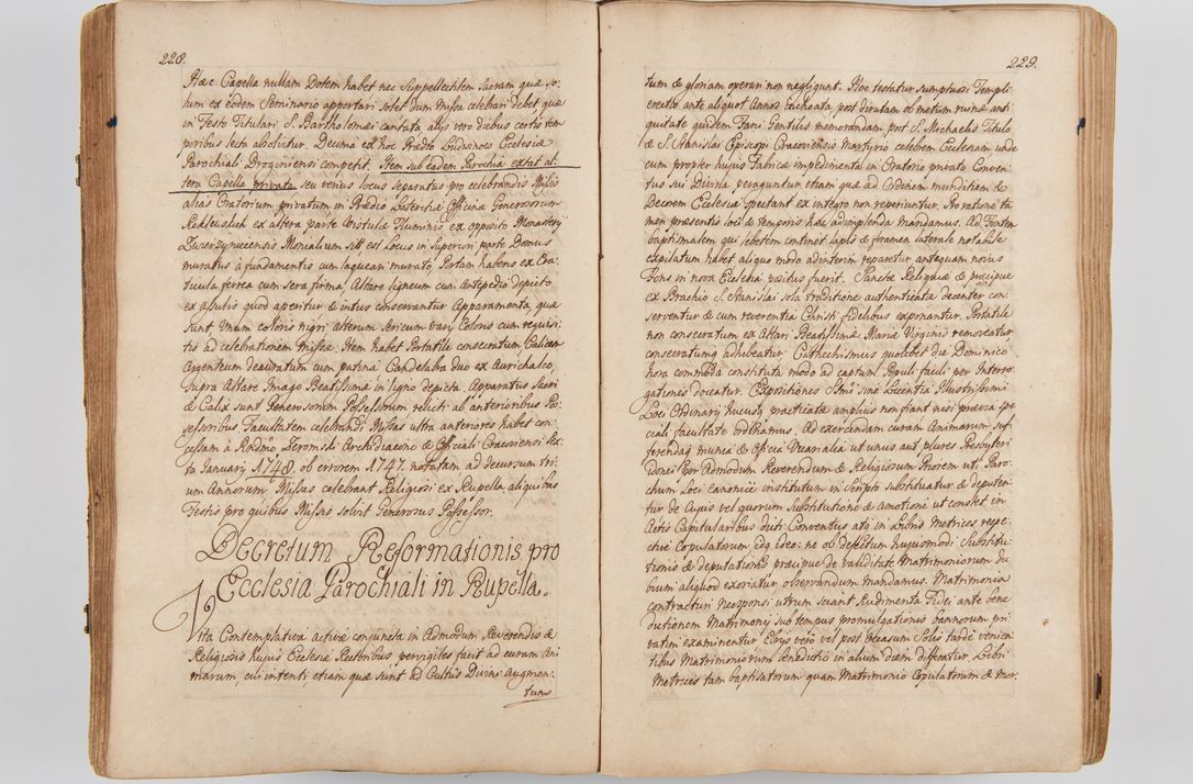 Zdjęcie nr 137 dla obiektu archiwalnego: Acta visitationis ecclesiarum parachialium tum capellarum - oratorium, hospitalium, confraternitatum ac aliorum piorum locorum intra et extra civitatem Cracoviensem consistentium, vigore litterarum specialis commissionis Cel. Principis et. R.D. Andrea Stanislai Kostka in Załuskie Załuski episcopi Cracoviensis ducis Severiensis, per Hyacinthum Łopacki canonicum et archipraesbyterum Cracoviensem, canonicum et archipraesbyterum Cracoviensem, canonicum Sandomieriensem, visitatorem a.D. 1748 et sequentii conscripta
