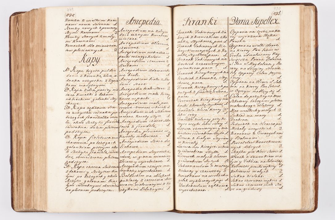 Zdjęcie nr 365 dla obiektu archiwalnego: Visitatio ecclesiarum parochialium, praebendarum, capellarum, hospitalium atque confraternitatum, nec non beneficiorum in decanatibus Oswiecimensis et Zathoriensis, archidiaconatus et officialatus Cracoviensis existentium per R.D. Franciscum Lanckoroński, canonicum cathedralem Cracoviensem, visitatorem delegatum a.D. 1747 et 1748 expedita