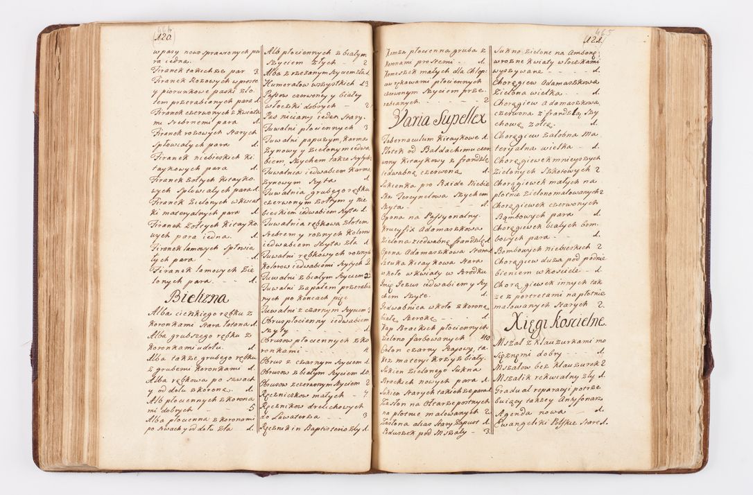 Zdjęcie nr 203 dla obiektu archiwalnego: Visitatio ecclesiarum parochialium, praebendarum, capellarum, hospitalium atque confraternitatum, nec non beneficiorum in decanatibus Oswiecimensis et Zathoriensis, archidiaconatus et officialatus Cracoviensis existentium per R.D. Franciscum Lanckoroński, canonicum cathedralem Cracoviensem, visitatorem delegatum a.D. 1747 et 1748 expedita