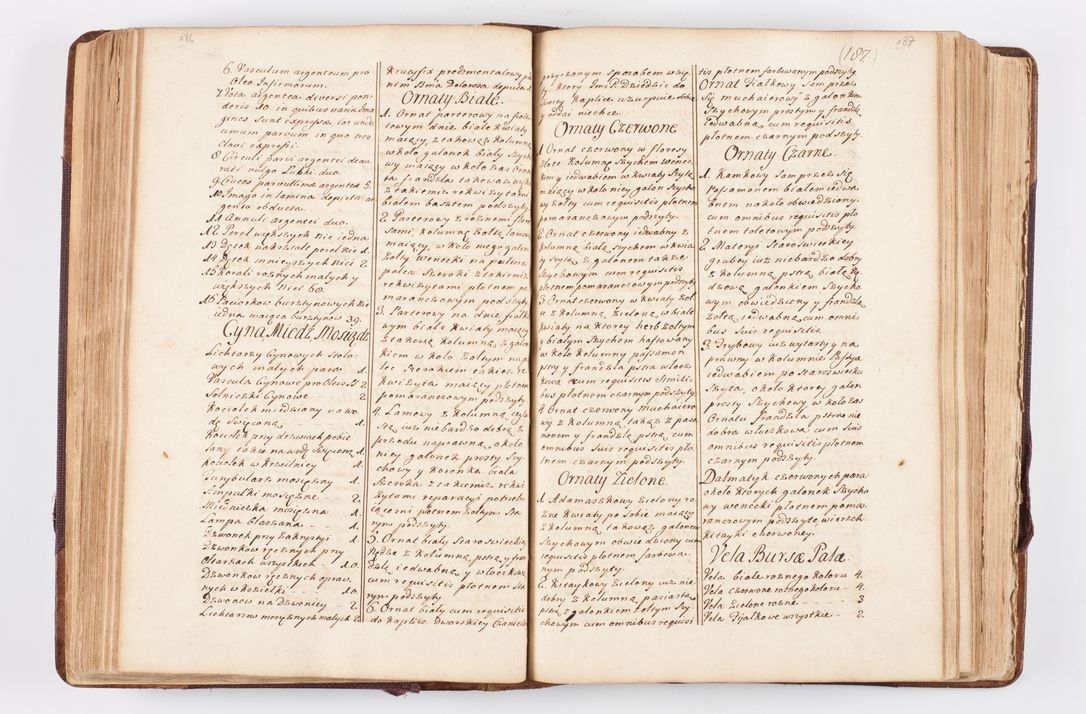 Zdjęcie nr 104 dla obiektu archiwalnego: Visitatio ecclesiarum parochialium, praebendarum, capellarum, hospitalium atque confraternitatum, nec non beneficiorum in decanatibus Oswiecimensis et Zathoriensis, archidiaconatus et officialatus Cracoviensis existentium per R.D. Franciscum Lanckoroński, canonicum cathedralem Cracoviensem, visitatorem delegatum a.D. 1747 et 1748 expedita