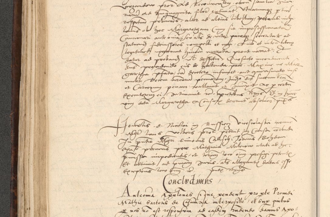 Zdjęcie nr 256 dla obiektu archiwalnego: INRI. Acta actorum, obligacionum et sentenciarum tam interlocutoriarum quam diffinitivarum coram reverendo patre ac egregio viro domino Jacobo Erciss[o]wski decretorum doctorem, canonico et officiali generali Cracoviensi ad annum Domini 1528, indicionem primam, pontificatus sanctissimi in Christo patris et domini domini Clementis divina probidendcia pape seprtimi, annum quintum, per Stanislaum de Mordi legalem consistorii notarium omine felici inchoantur