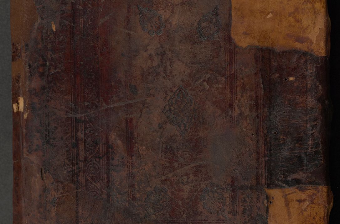 Zdjęcie nr 2 dla obiektu archiwalnego: INRI. Acta actorum, obligacionum et sentenciarum tam interlocutoriarum quam diffinitivarum coram reverendo patre ac egregio viro domino Jacobo Erciss[o]wski decretorum doctorem, canonico et officiali generali Cracoviensi ad annum Domini 1528, indicionem primam, pontificatus sanctissimi in Christo patris et domini domini Clementis divina probidendcia pape seprtimi, annum quintum, per Stanislaum de Mordi legalem consistorii notarium omine felici inchoantur