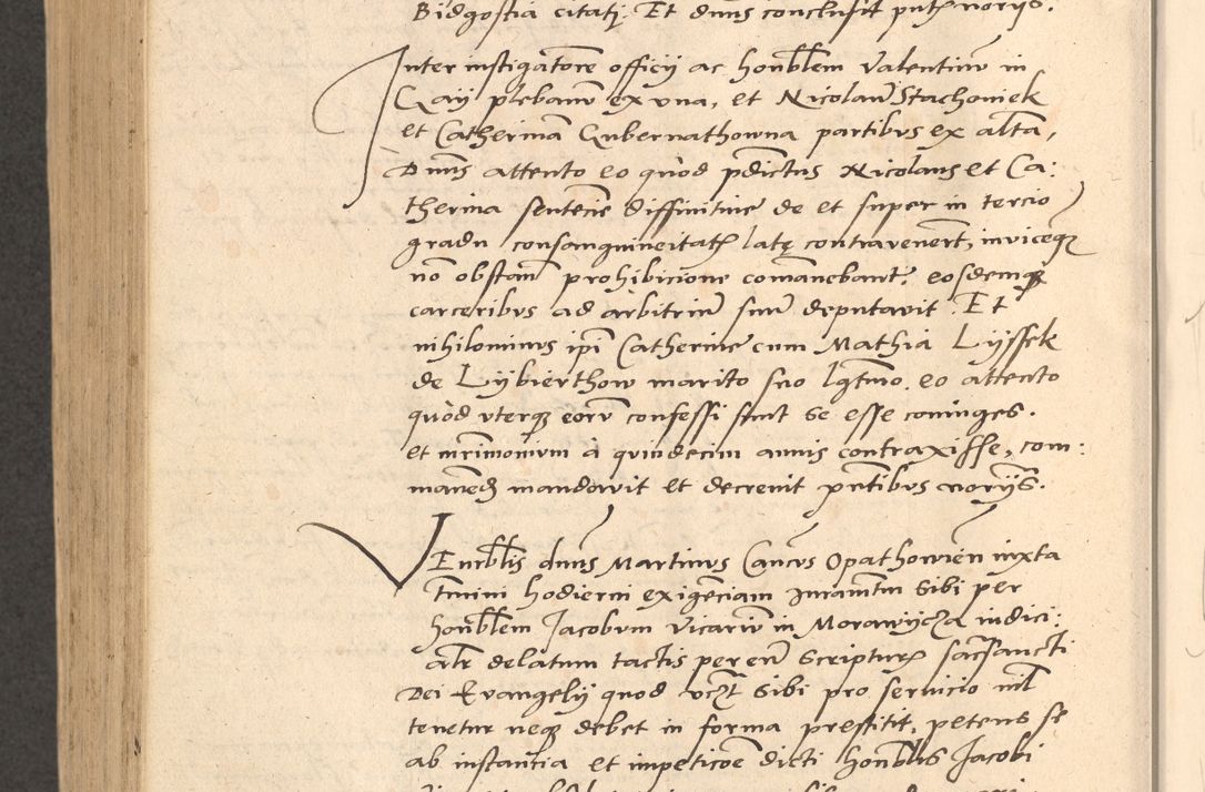Zdjęcie nr 891 dla obiektu archiwalnego: Acta actorum causarum, sentenciarum et obligationum coram reverendo patre domino Thoma Roznowski canonico et reverendissimi in Christo patris et domini domini Patri Dei gratia Cracoviensis. Sabbato, 26 Octobris in ecclesiam suam solenniter recepti officialis generalis Cracoviensis dinita administratura, qua fungebatur post mortem reverendissimi olim felicis recordationis domini Joannis Choiecki episcopi Cracoviensis et Regni Polonie cancelarii anno presenti currenti videlicet 1538, die 11 Marcii Piotrcovie in comiciis celebratis circiter 23 horam defuncti sepulto corpore nona eiusdemque obsequiis X respective Aprilis peractis electo sub indictione XI, pontificatu vero sanctissimi in Christo patris et domini nostri domini Pauli divina providencia pape tercii foeliciter moderni, anno quarto, incepta felicibus auspiciis continuantur ordine processu infrascripto