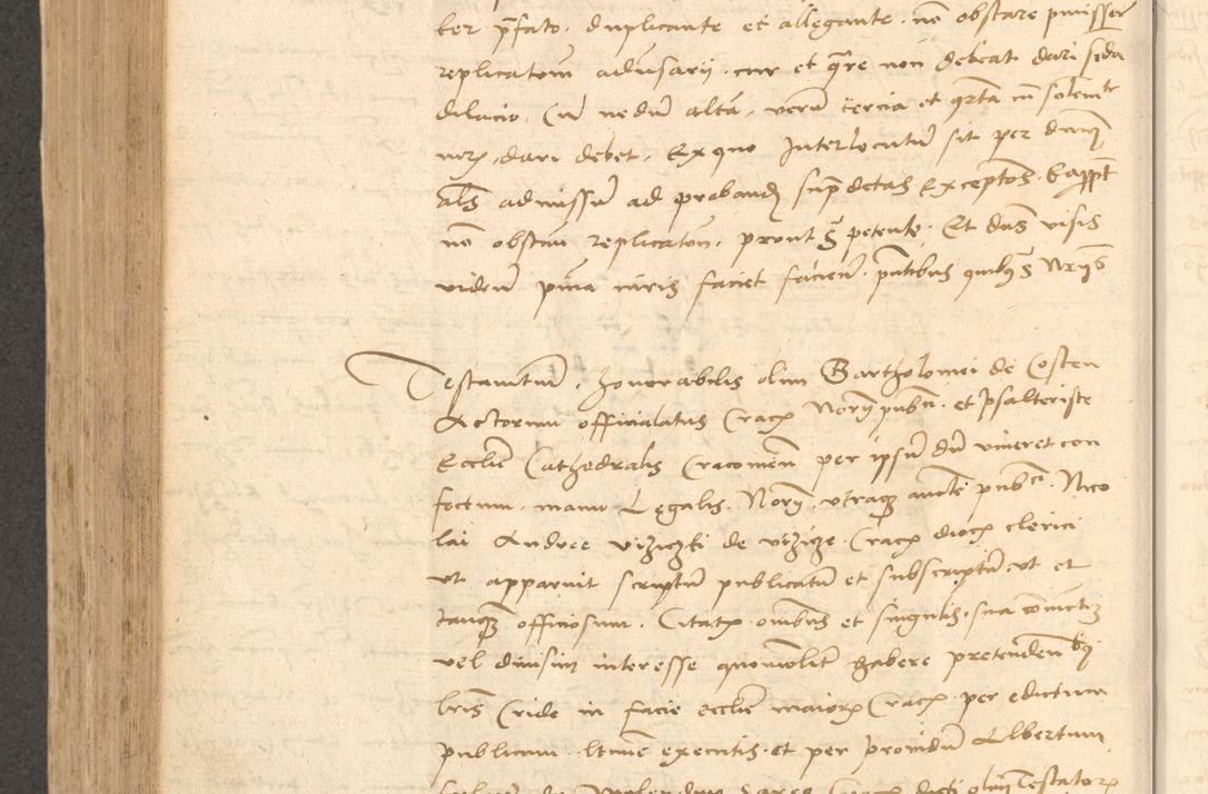 Zdjęcie nr 661 dla obiektu archiwalnego: Acta actorum causarum, sentenciarum et obligationum coram reverendo patre domino Thoma Roznowski canonico et reverendissimi in Christo patris et domini domini Patri Dei gratia Cracoviensis. Sabbato, 26 Octobris in ecclesiam suam solenniter recepti officialis generalis Cracoviensis dinita administratura, qua fungebatur post mortem reverendissimi olim felicis recordationis domini Joannis Choiecki episcopi Cracoviensis et Regni Polonie cancelarii anno presenti currenti videlicet 1538, die 11 Marcii Piotrcovie in comiciis celebratis circiter 23 horam defuncti sepulto corpore nona eiusdemque obsequiis X respective Aprilis peractis electo sub indictione XI, pontificatu vero sanctissimi in Christo patris et domini nostri domini Pauli divina providencia pape tercii foeliciter moderni, anno quarto, incepta felicibus auspiciis continuantur ordine processu infrascripto