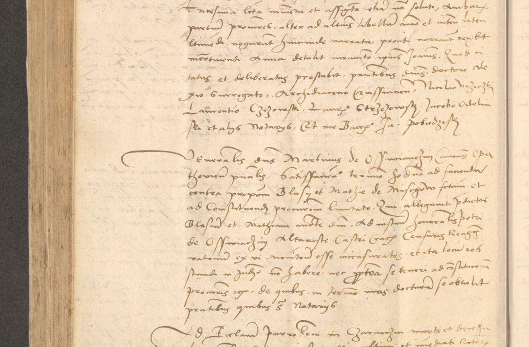 Zdjęcie nr 585 dla obiektu archiwalnego: Acta actorum causarum, sentenciarum et obligationum coram reverendo patre domino Thoma Roznowski canonico et reverendissimi in Christo patris et domini domini Patri Dei gratia Cracoviensis. Sabbato, 26 Octobris in ecclesiam suam solenniter recepti officialis generalis Cracoviensis dinita administratura, qua fungebatur post mortem reverendissimi olim felicis recordationis domini Joannis Choiecki episcopi Cracoviensis et Regni Polonie cancelarii anno presenti currenti videlicet 1538, die 11 Marcii Piotrcovie in comiciis celebratis circiter 23 horam defuncti sepulto corpore nona eiusdemque obsequiis X respective Aprilis peractis electo sub indictione XI, pontificatu vero sanctissimi in Christo patris et domini nostri domini Pauli divina providencia pape tercii foeliciter moderni, anno quarto, incepta felicibus auspiciis continuantur ordine processu infrascripto