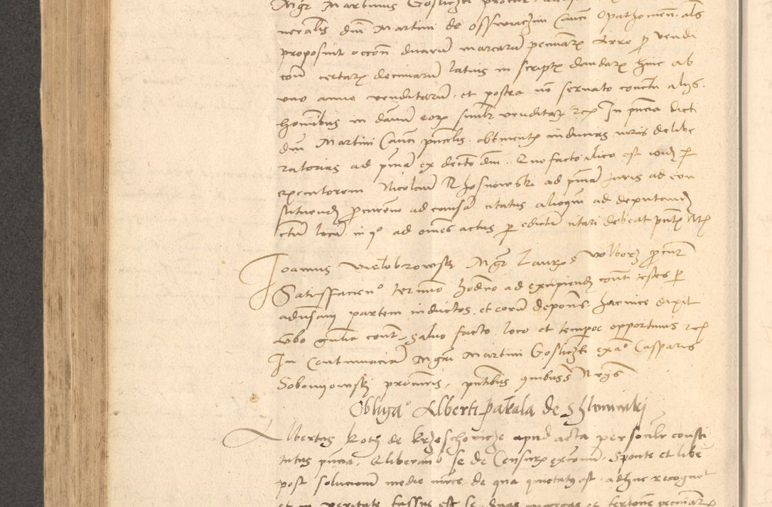 Zdjęcie nr 583 dla obiektu archiwalnego: Acta actorum causarum, sentenciarum et obligationum coram reverendo patre domino Thoma Roznowski canonico et reverendissimi in Christo patris et domini domini Patri Dei gratia Cracoviensis. Sabbato, 26 Octobris in ecclesiam suam solenniter recepti officialis generalis Cracoviensis dinita administratura, qua fungebatur post mortem reverendissimi olim felicis recordationis domini Joannis Choiecki episcopi Cracoviensis et Regni Polonie cancelarii anno presenti currenti videlicet 1538, die 11 Marcii Piotrcovie in comiciis celebratis circiter 23 horam defuncti sepulto corpore nona eiusdemque obsequiis X respective Aprilis peractis electo sub indictione XI, pontificatu vero sanctissimi in Christo patris et domini nostri domini Pauli divina providencia pape tercii foeliciter moderni, anno quarto, incepta felicibus auspiciis continuantur ordine processu infrascripto