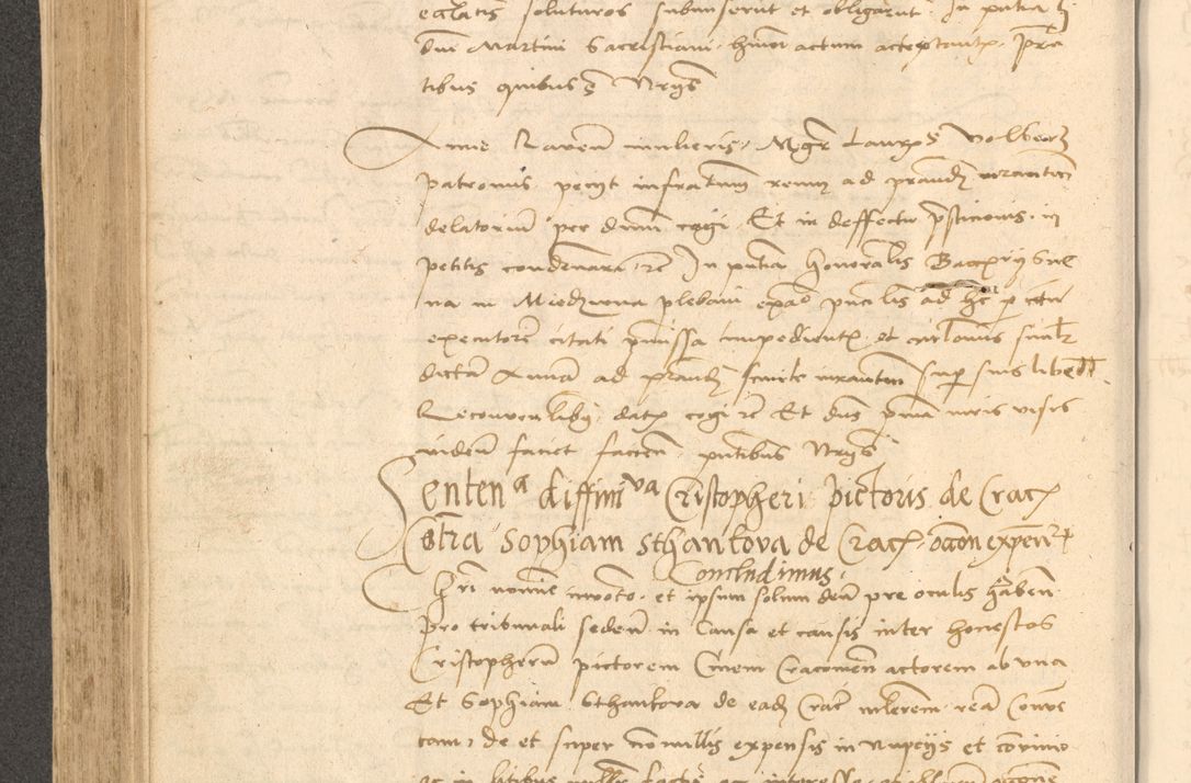 Zdjęcie nr 393 dla obiektu archiwalnego: Acta actorum causarum, sentenciarum et obligationum coram reverendo patre domino Thoma Roznowski canonico et reverendissimi in Christo patris et domini domini Patri Dei gratia Cracoviensis. Sabbato, 26 Octobris in ecclesiam suam solenniter recepti officialis generalis Cracoviensis dinita administratura, qua fungebatur post mortem reverendissimi olim felicis recordationis domini Joannis Choiecki episcopi Cracoviensis et Regni Polonie cancelarii anno presenti currenti videlicet 1538, die 11 Marcii Piotrcovie in comiciis celebratis circiter 23 horam defuncti sepulto corpore nona eiusdemque obsequiis X respective Aprilis peractis electo sub indictione XI, pontificatu vero sanctissimi in Christo patris et domini nostri domini Pauli divina providencia pape tercii foeliciter moderni, anno quarto, incepta felicibus auspiciis continuantur ordine processu infrascripto
