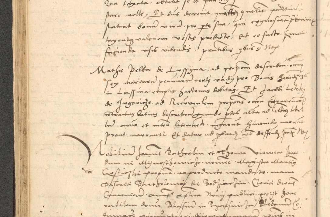 Zdjęcie nr 91 dla obiektu archiwalnego: Acta actorum causarum, sentenciarum et obligationum coram reverendo patre domino Thoma Roznowski canonico et reverendissimi in Christo patris et domini domini Patri Dei gratia Cracoviensis. Sabbato, 26 Octobris in ecclesiam suam solenniter recepti officialis generalis Cracoviensis dinita administratura, qua fungebatur post mortem reverendissimi olim felicis recordationis domini Joannis Choiecki episcopi Cracoviensis et Regni Polonie cancelarii anno presenti currenti videlicet 1538, die 11 Marcii Piotrcovie in comiciis celebratis circiter 23 horam defuncti sepulto corpore nona eiusdemque obsequiis X respective Aprilis peractis electo sub indictione XI, pontificatu vero sanctissimi in Christo patris et domini nostri domini Pauli divina providencia pape tercii foeliciter moderni, anno quarto, incepta felicibus auspiciis continuantur ordine processu infrascripto