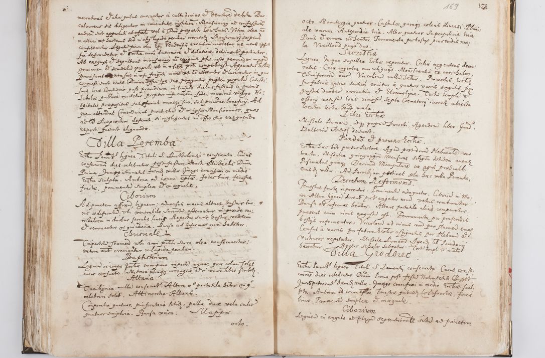 Zdjęcie nr 93 dla obiektu archiwalnego: Acta visitationis exterioris decanatus Witoviensis, Opatovecensis, Skavinensis, Zatoriensis, Kiiensis, Oswencimensis, Wolbromensis, Skalensis, Pacanoviensis et Sokoliensis authoritate R. D. Petri Tylicki, episcopi Cracoviensis per R. D. Rochum Zardecki, praepositum et officialem Tarnoviensem et Sebastianum Nucerium, s. Theologiae doctorem, canonicum Scarbimiriensem a. D. 1610 facta. Pag. 255 - 264 visitatio ecclesiae parochialis in Szydłowiec ex anno 1614