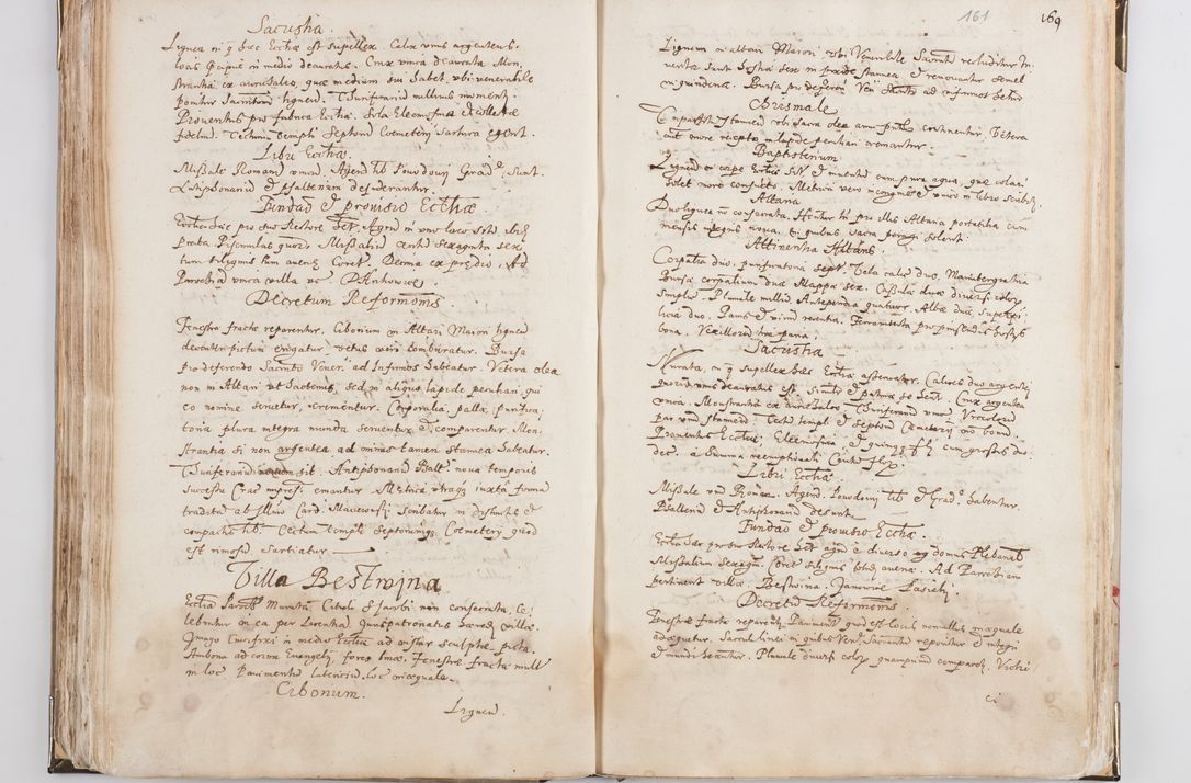 Zdjęcie nr 89 dla obiektu archiwalnego: Acta visitationis exterioris decanatus Witoviensis, Opatovecensis, Skavinensis, Zatoriensis, Kiiensis, Oswencimensis, Wolbromensis, Skalensis, Pacanoviensis et Sokoliensis authoritate R. D. Petri Tylicki, episcopi Cracoviensis per R. D. Rochum Zardecki, praepositum et officialem Tarnoviensem et Sebastianum Nucerium, s. Theologiae doctorem, canonicum Scarbimiriensem a. D. 1610 facta. Pag. 255 - 264 visitatio ecclesiae parochialis in Szydłowiec ex anno 1614