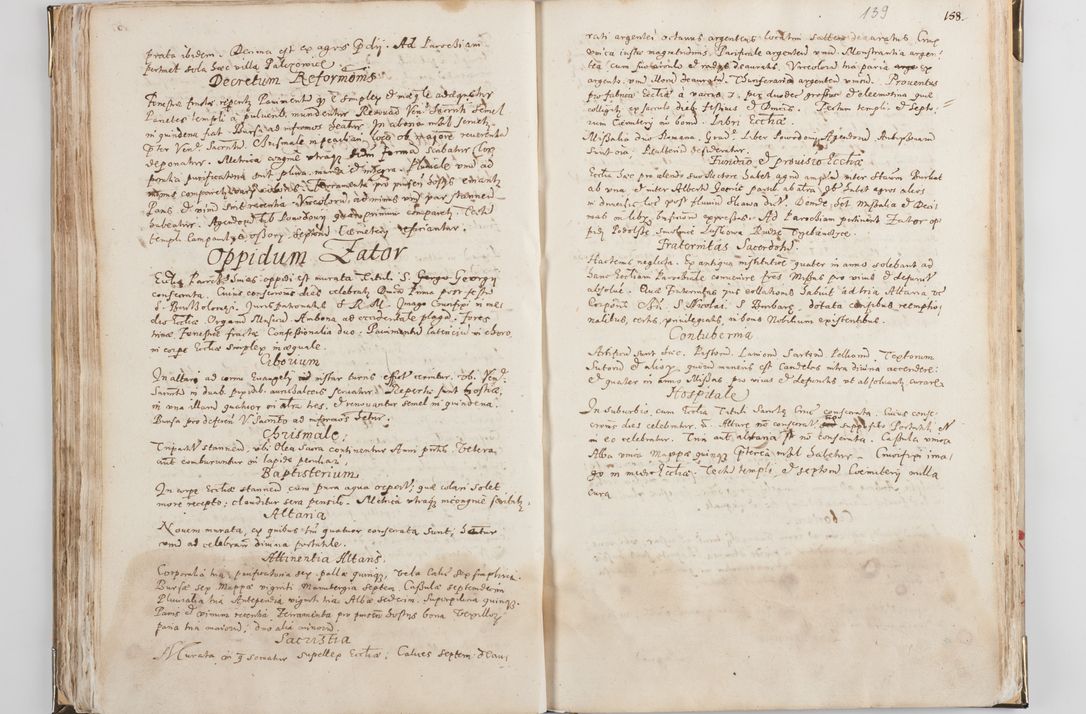 Zdjęcie nr 76 dla obiektu archiwalnego: Acta visitationis exterioris decanatus Witoviensis, Opatovecensis, Skavinensis, Zatoriensis, Kiiensis, Oswencimensis, Wolbromensis, Skalensis, Pacanoviensis et Sokoliensis authoritate R. D. Petri Tylicki, episcopi Cracoviensis per R. D. Rochum Zardecki, praepositum et officialem Tarnoviensem et Sebastianum Nucerium, s. Theologiae doctorem, canonicum Scarbimiriensem a. D. 1610 facta. Pag. 255 - 264 visitatio ecclesiae parochialis in Szydłowiec ex anno 1614