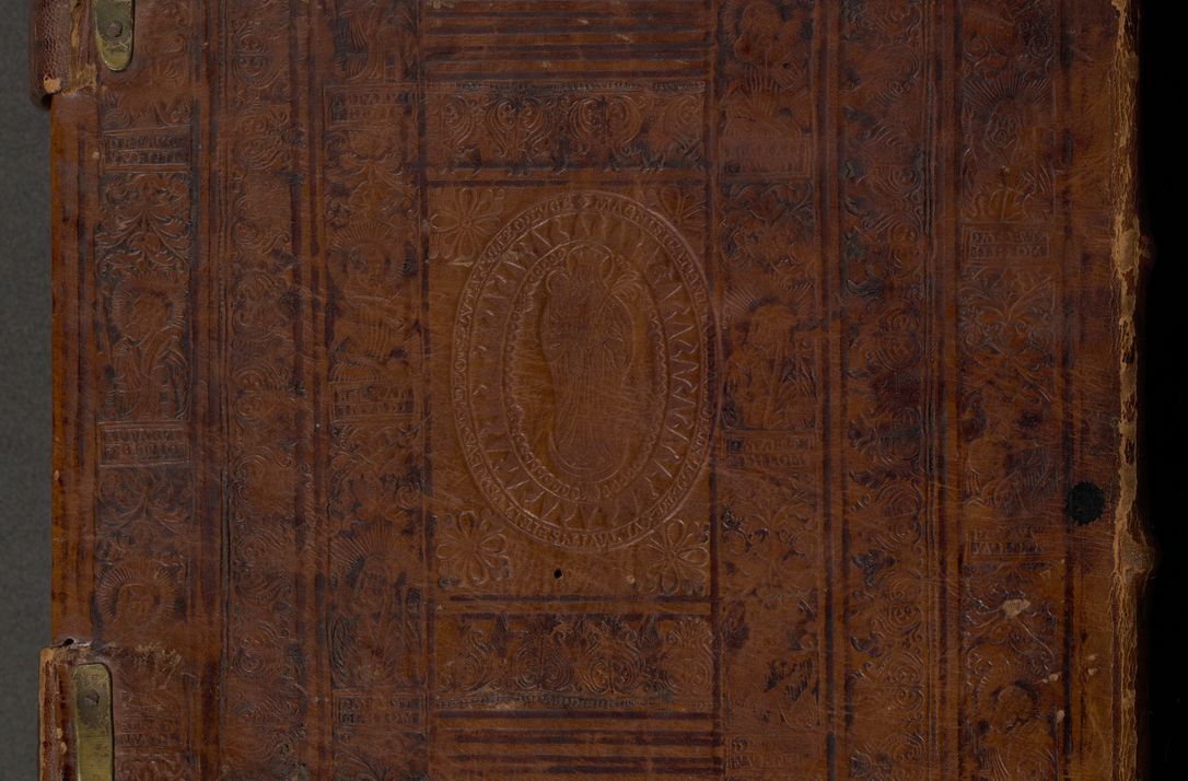 Zdjęcie nr 1 dla obiektu archiwalnego: Acta actorum causarum, sentenciarum, obligationum et mandatorum coram reverendo patre domino Petro Porembski preposito Osswieczimensi, canonico et officiali generali Cracoviensi ad annum Domini millesimum quingentesimum quadrogesimum sextum, cuius inditio est quarta, pontificatus sanctissimi in Christo patris et domini nostri domini Pauli divina providencia papae tercii, anno ipsius duodecimo, a die ac mense infrascriptis feliciter inchoantur