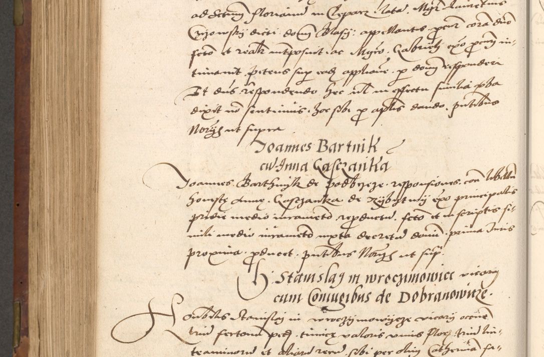 Zdjęcie nr 554 dla obiektu archiwalnego: Acta actorum causarum, sentenciarum, obligationum et mandatorum coram reverendo patre domino Petro Porembski preposito Osswieczimensi, canonico et officiali generali Cracoviensi ad annum Domini millesimum quingentesimum quadrogesimum sextum, cuius inditio est quarta, pontificatus sanctissimi in Christo patris et domini nostri domini Pauli divina providencia papae tercii, anno ipsius duodecimo, a die ac mense infrascriptis feliciter inchoantur