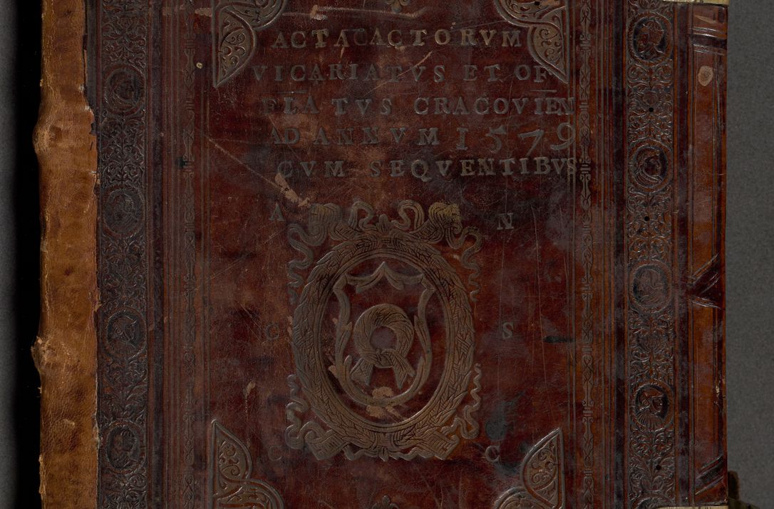 Zdjęcie nr 1 dla obiektu archiwalnego: Acta actorum causarum tam diffinitivarum quam interloquutoriarum sententiarum decretorum obligationum quietatorum constuorum pro reverendum coram Reverendo Domino Alberto Nininski Custode Sandecensis Canonico et Archipresbitero Viccarioque in Spiritualibus ac Officiali Generali Cracoviensis ad Annum Domini Millesimum Qumgentesimum Septuagentesimum Nonum cuius Judictio septima Pontificat SS. nostri Domini Gregory pp. tredecimi Anno septimo inchoantur faliciter