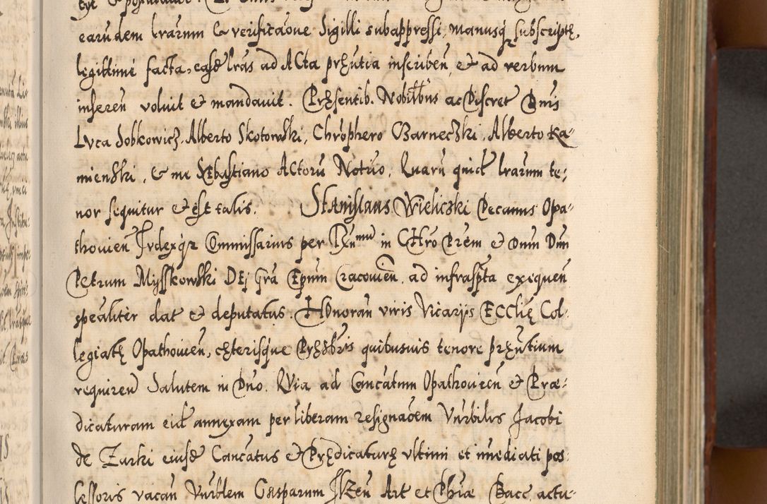 Zdjęcie nr 104 dla obiektu archiwalnego: Illistrissimo et revedissimo in Christo Patre Domino Domino Georgio Rzadziwił Miserone Divina Sacrostae R. E. Tituli S. Sixti Presbitero Cardinali Duce in Olyka et Niesswiesz ad Gubernacula Ecclessiae Cracoviensis cuius administratorialem a Sancta Sede Apostolica obtinverat feliciter sedente. Acta actorum, causarum, sententiarum tam deffinitivarum quam interloquutoriarum decretorum, obligationum, quietationum, recognitionum, constitutionum procuratorum etc. coram Reverendo Domino Stanislao Crassinskz de Crasne Archidiacono Cracoviensis, Scholastico Gnesnesis, Custode Plocensis etc. Vicario et Officiali Generali Cracoviensi in Ano Domini Millesimo Quingentesimo Nonagesimo Primo cuius indictio quarta pontificatus SS. Domini Nostri Gregorii XIIII Anno I psius prio feliciter incipiut