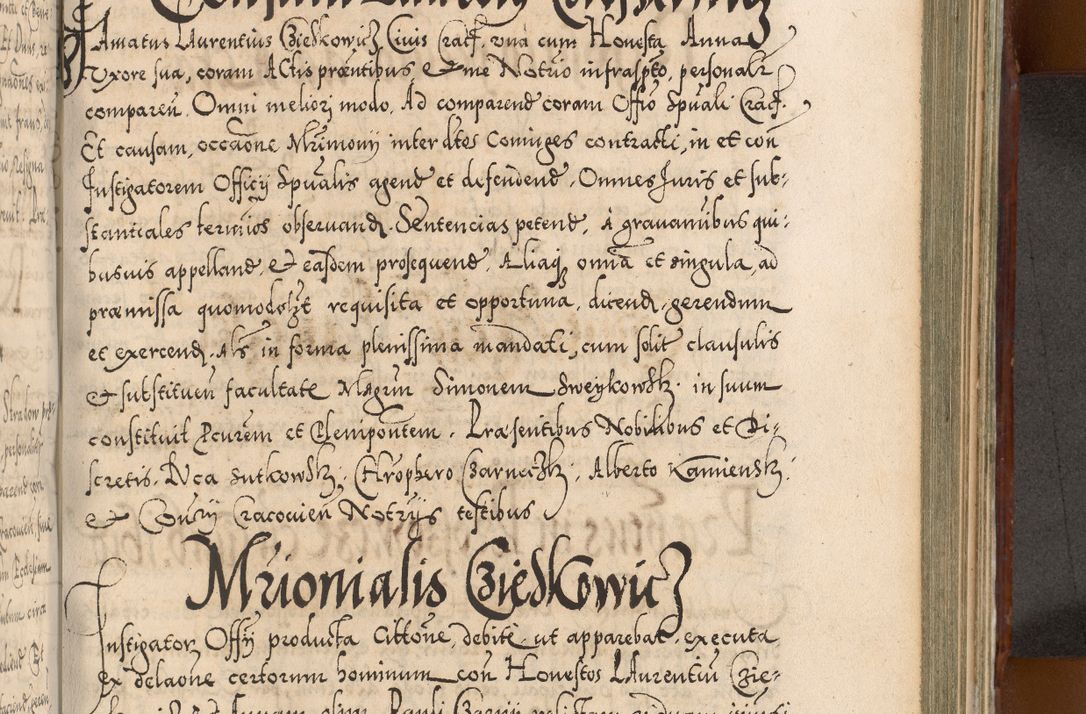Zdjęcie nr 828 dla obiektu archiwalnego: Illistrissimo et revedissimo in Christo Patre Domino Domino Georgio Rzadziwił Miserone Divina Sacrostae R. E. Tituli S. Sixti Presbitero Cardinali Duce in Olyka et Niesswiesz ad Gubernacula Ecclessiae Cracoviensis cuius administratorialem a Sancta Sede Apostolica obtinverat feliciter sedente. Acta actorum, causarum, sententiarum tam deffinitivarum quam interloquutoriarum decretorum, obligationum, quietationum, recognitionum, constitutionum procuratorum etc. coram Reverendo Domino Stanislao Crassinskz de Crasne Archidiacono Cracoviensis, Scholastico Gnesnesis, Custode Plocensis etc. Vicario et Officiali Generali Cracoviensi in Ano Domini Millesimo Quingentesimo Nonagesimo Primo cuius indictio quarta pontificatus SS. Domini Nostri Gregorii XIIII Anno I psius prio feliciter incipiut