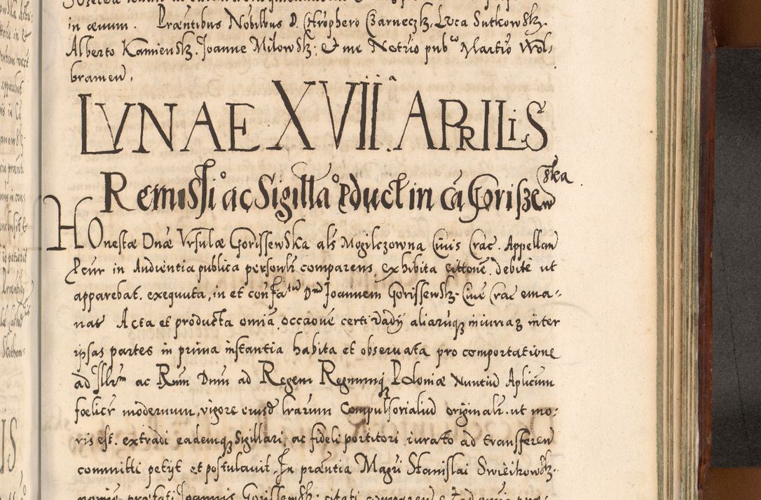 Zdjęcie nr 1105 dla obiektu archiwalnego: Illistrissimo et revedissimo in Christo Patre Domino Domino Georgio Rzadziwił Miserone Divina Sacrostae R. E. Tituli S. Sixti Presbitero Cardinali Duce in Olyka et Niesswiesz ad Gubernacula Ecclessiae Cracoviensis cuius administratorialem a Sancta Sede Apostolica obtinverat feliciter sedente. Acta actorum, causarum, sententiarum tam deffinitivarum quam interloquutoriarum decretorum, obligationum, quietationum, recognitionum, constitutionum procuratorum etc. coram Reverendo Domino Stanislao Crassinskz de Crasne Archidiacono Cracoviensis, Scholastico Gnesnesis, Custode Plocensis etc. Vicario et Officiali Generali Cracoviensi in Ano Domini Millesimo Quingentesimo Nonagesimo Primo cuius indictio quarta pontificatus SS. Domini Nostri Gregorii XIIII Anno I psius prio feliciter incipiut