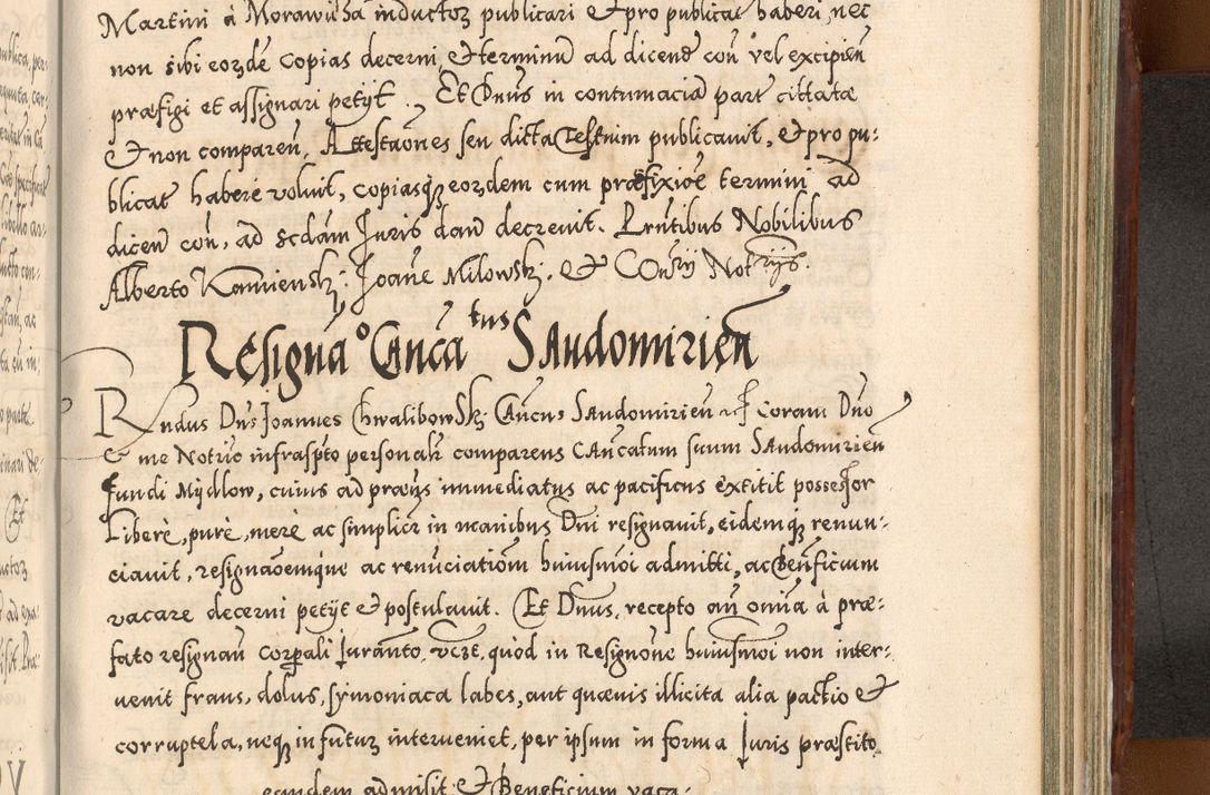Zdjęcie nr 1028 dla obiektu archiwalnego: Illistrissimo et revedissimo in Christo Patre Domino Domino Georgio Rzadziwił Miserone Divina Sacrostae R. E. Tituli S. Sixti Presbitero Cardinali Duce in Olyka et Niesswiesz ad Gubernacula Ecclessiae Cracoviensis cuius administratorialem a Sancta Sede Apostolica obtinverat feliciter sedente. Acta actorum, causarum, sententiarum tam deffinitivarum quam interloquutoriarum decretorum, obligationum, quietationum, recognitionum, constitutionum procuratorum etc. coram Reverendo Domino Stanislao Crassinskz de Crasne Archidiacono Cracoviensis, Scholastico Gnesnesis, Custode Plocensis etc. Vicario et Officiali Generali Cracoviensi in Ano Domini Millesimo Quingentesimo Nonagesimo Primo cuius indictio quarta pontificatus SS. Domini Nostri Gregorii XIIII Anno I psius prio feliciter incipiut