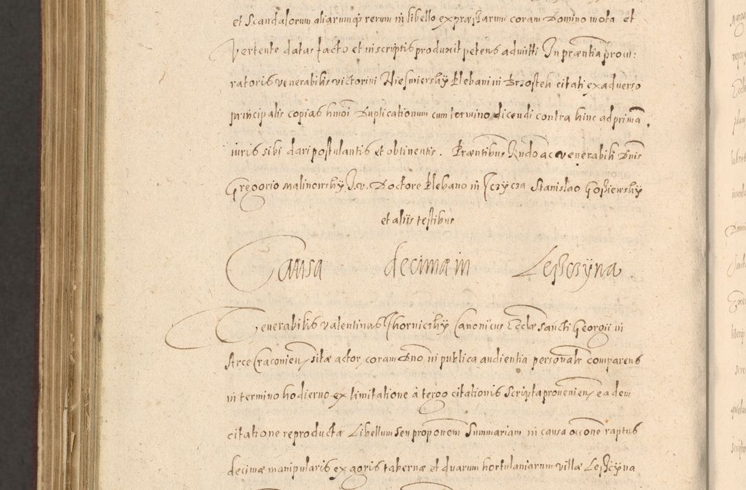 Zdjęcie nr 1426 dla obiektu archiwalnego: Acta actorum causarum obligationum institutionum, decretorum, constitutionum, quietonum, resignonum, cessionum, accaeterarum, obseruonum tam iudicialium quam extraiudicialium coram Admondo Reverendo Domino Joanne Zerzynski Canonico, Vicario in Spiritualibus et Officiali generali Cracoviensis Iudice deputati per Illustrissimum ac Reverendissimum Dominum Martinum Szyszkowski Dei et Apostolice Sedis gratia Episcopum Cracoviensis ad Annum Domini Millesimum Sexcentesimum Decimum Septimum Indicatione quindecima Pontificus SS. D. N. D. Pauli Divina providentia Papae V. foeliciter moderni anno ipsus duodecimo continuantur